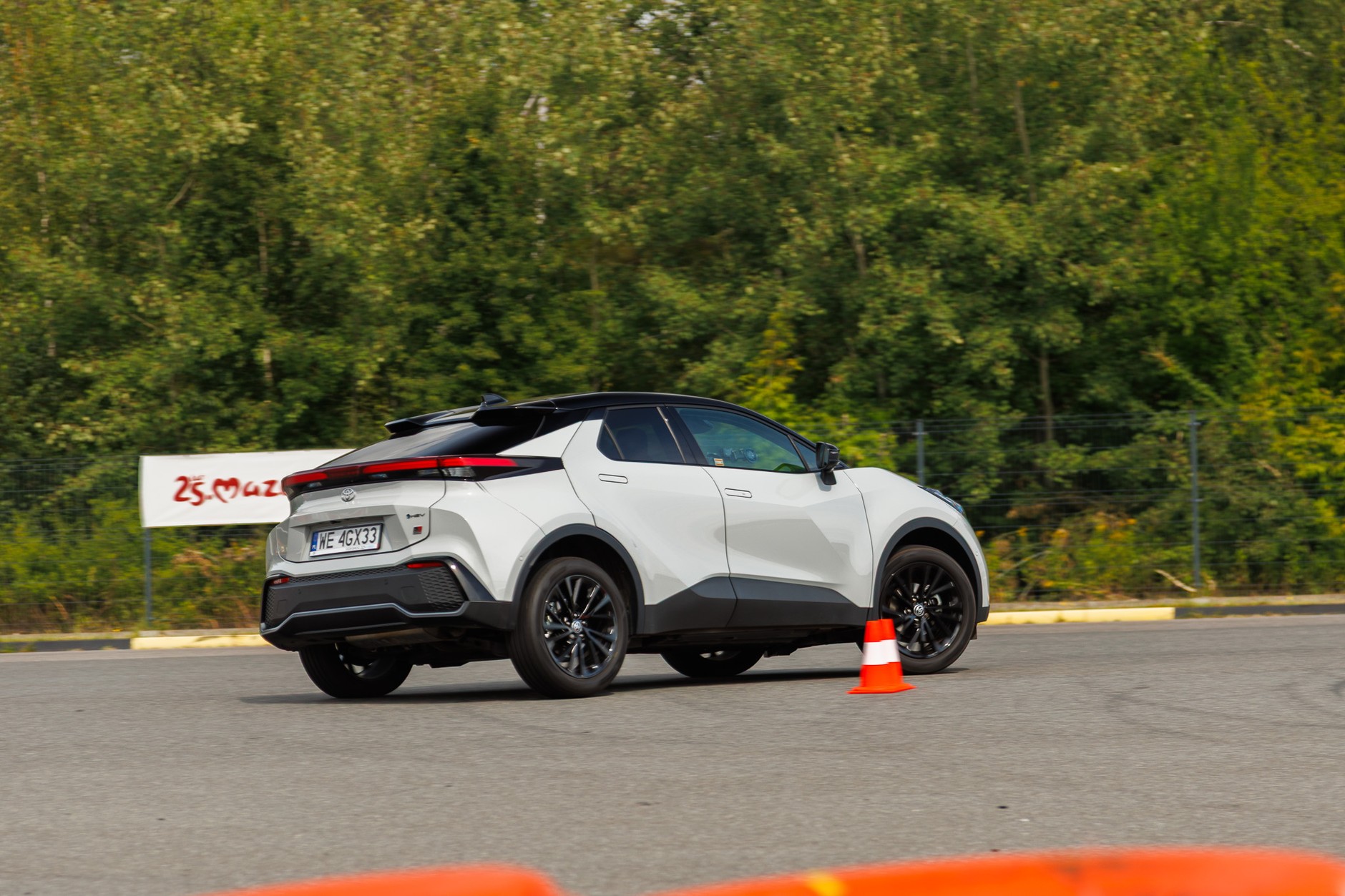 Nieliczni obstawiali, że C-HR znajdzie się na podium w tej próbie. Tymczasem Toyota okazała się nie tylko dynamiczna, ale też bardzo skuteczna podczas hamowania