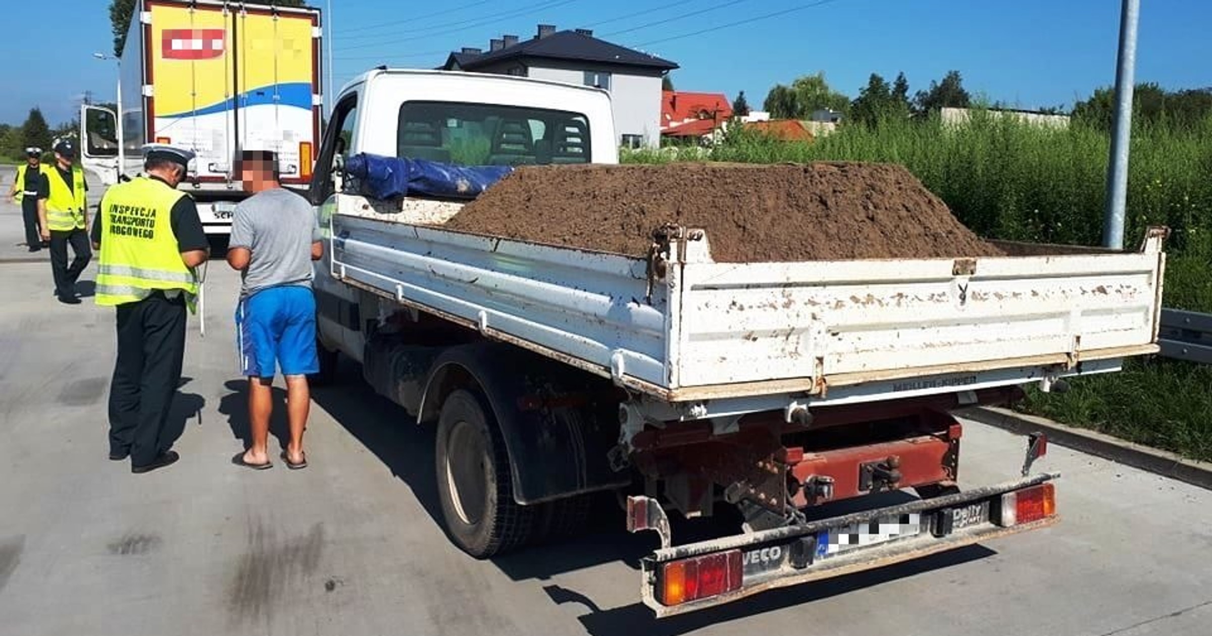 Przeładowany pojazd dostawczy