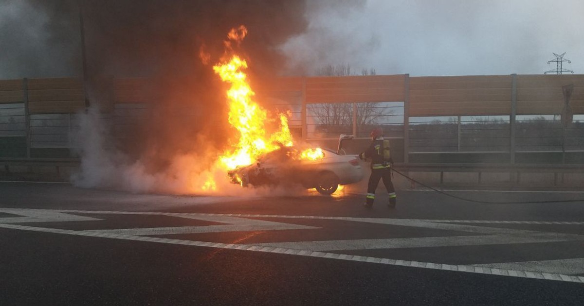 Auto ugasić trudno! Wezwij straż pożarną!