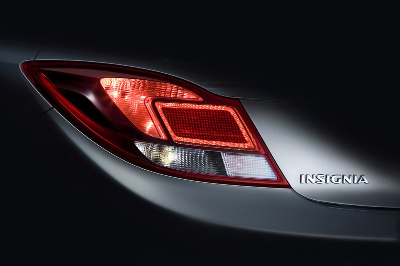 Opel Insignia: pierwsze fotografie i informacje (fotogaleria, wideo)