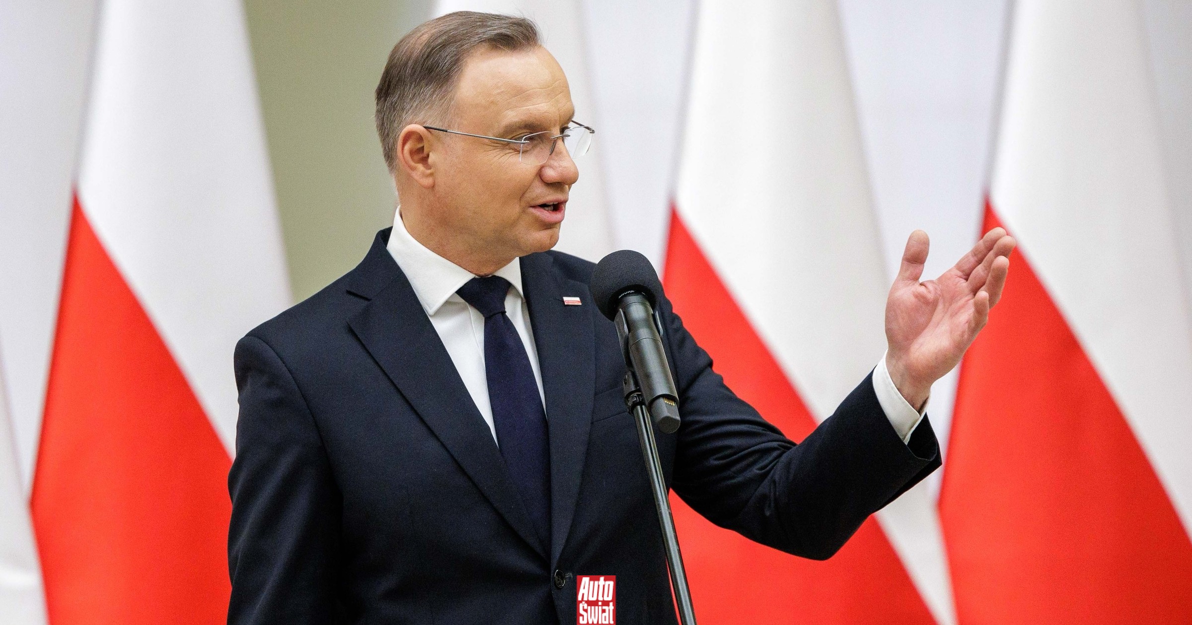 Andrzej Duda wyjaśnia, dlaczego nie prowadzi swojego samochodu. "Przymierzam się"