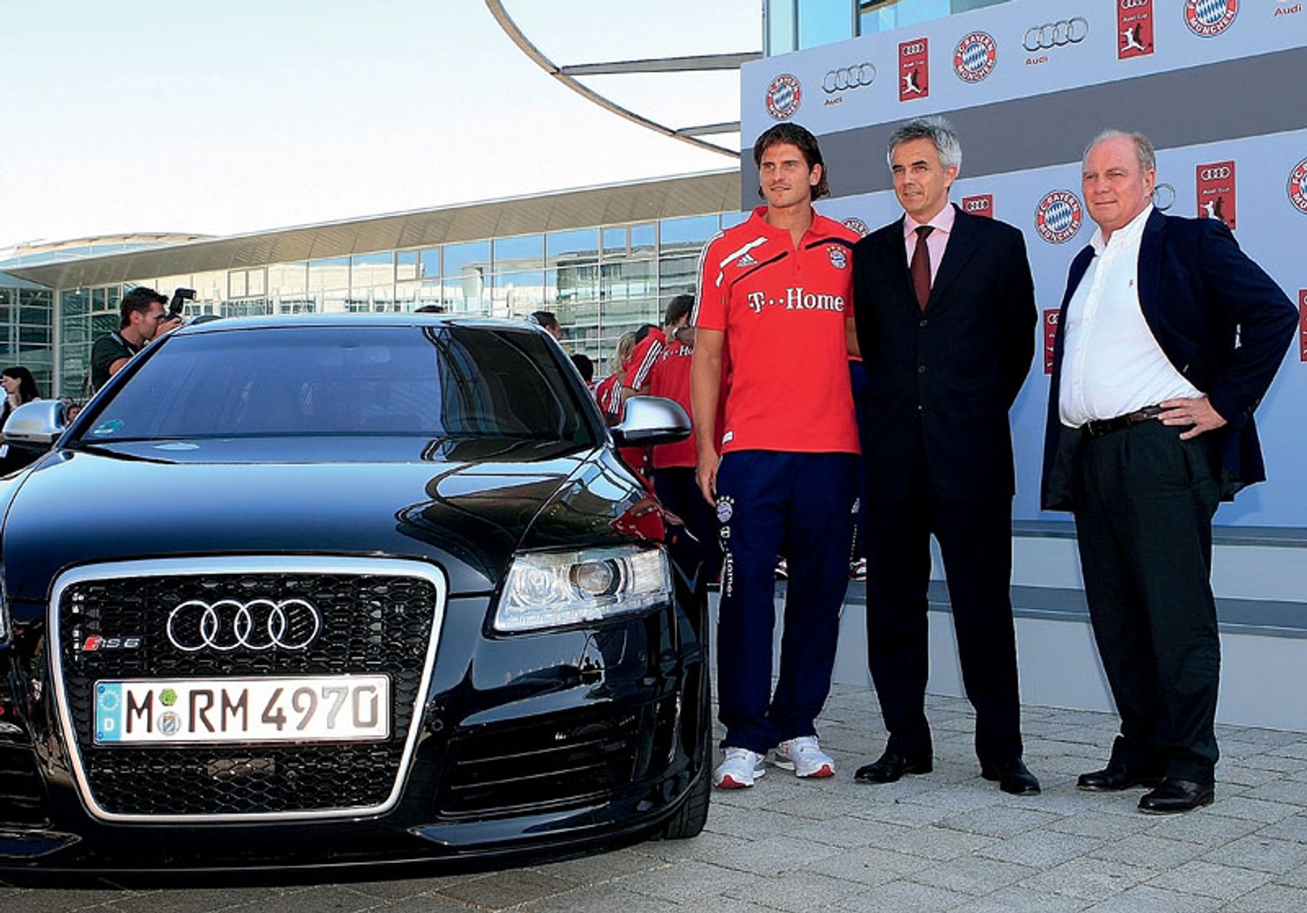 Audi koupí podíl ve fotbalovém klubu FC Bayern Mnichov