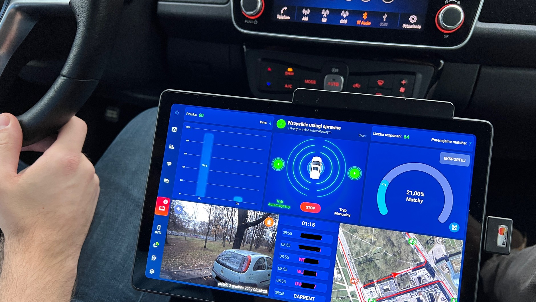 W Warszawie ulice stołecznej strefy płatnego parkowania patroluje dziewięć elektrycznych Nissanów Leafów
