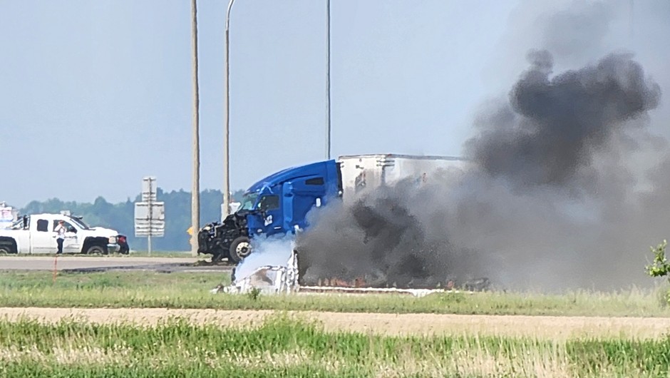 W Kanadzie ciężarówka zderzyła się z minibusem
