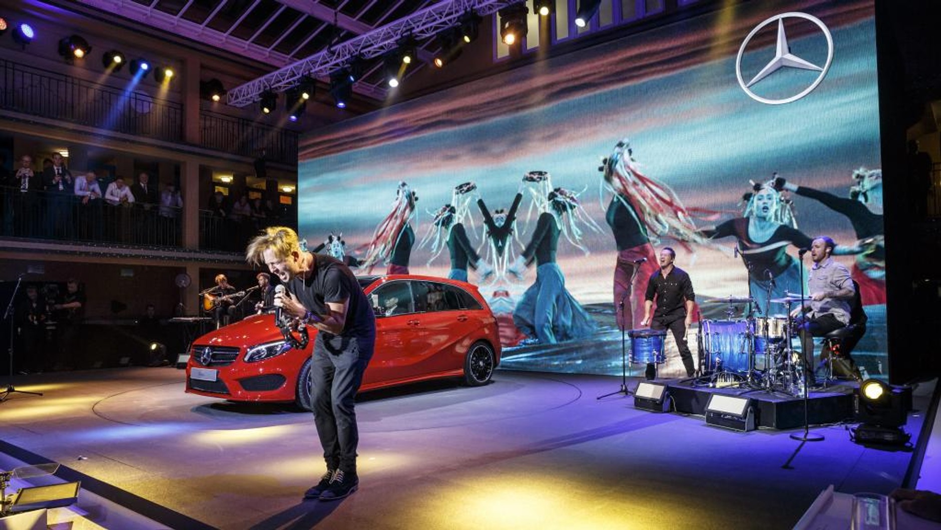 Mercedesy na salonie w Paryżu