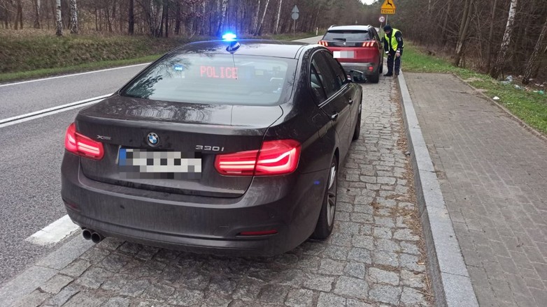 Ostrzegał innych kierowców przed kontrolą. Ostrzegł też nieoznakowany radiowóz