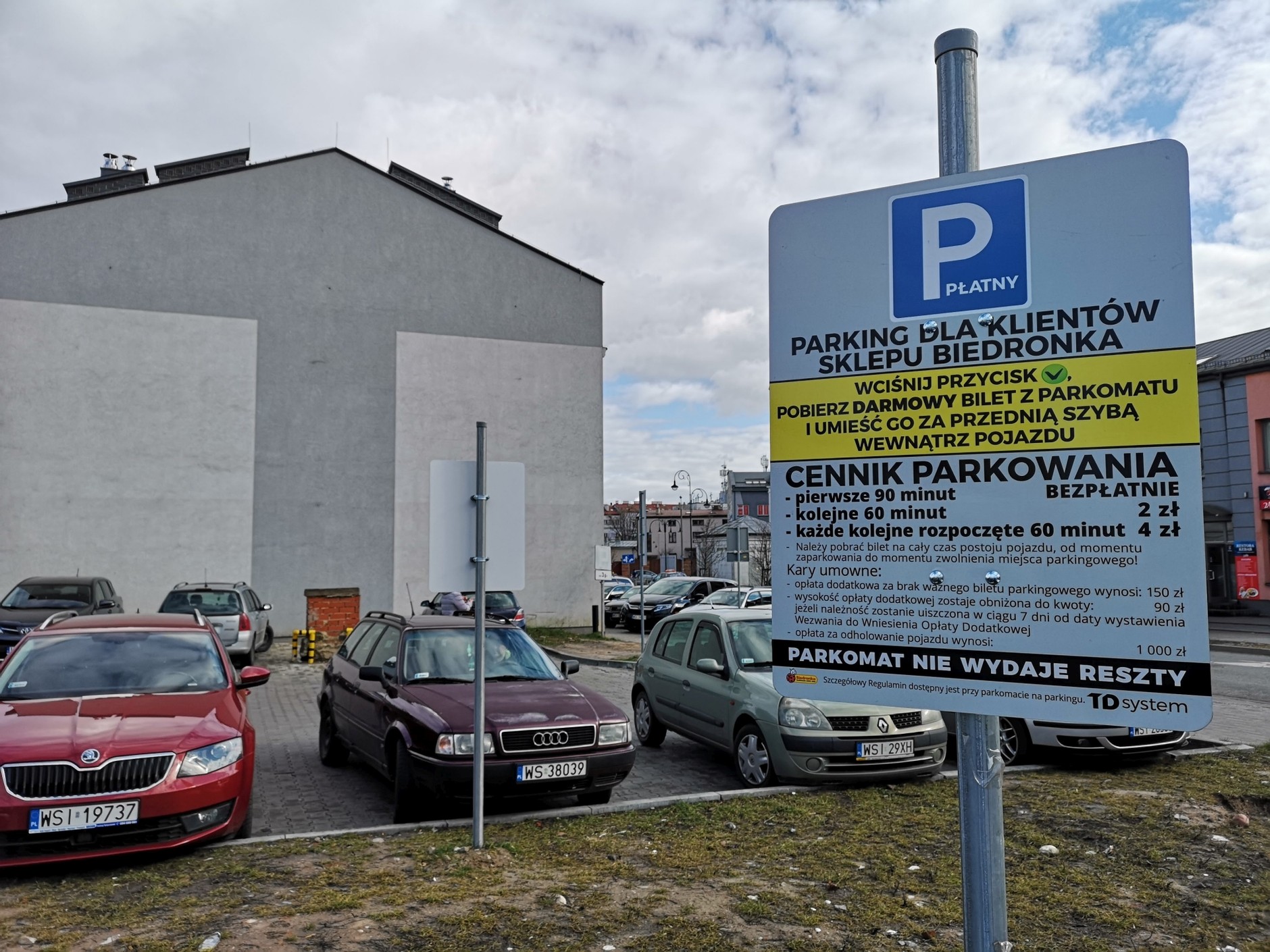 Regulamin płatnego parkingu przed sklepem Biedronka