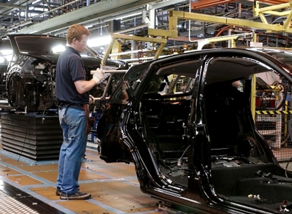 Honda, Toyota i Nissan zawieszają produkcję w Chinach
