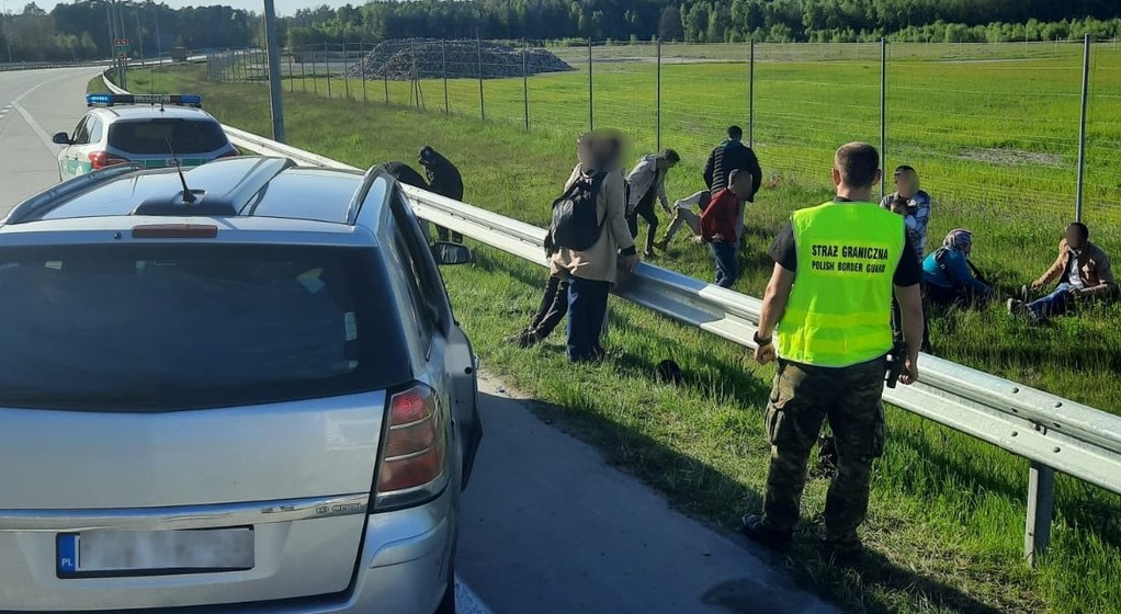 Oplem Zafirą przewoził kilkunastu cudzoziemców