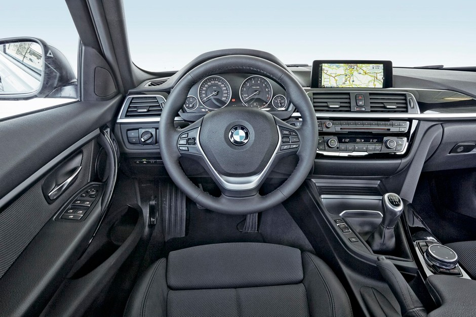 Benzynowe sedany - Audi A4, BMW 318i, Mercedes C 180 i VW Passat - dane techniczne, wymiary, spalanie