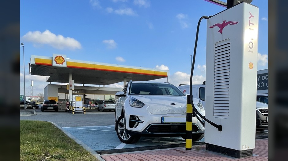 Ładowarka Ionity na stacji Shell