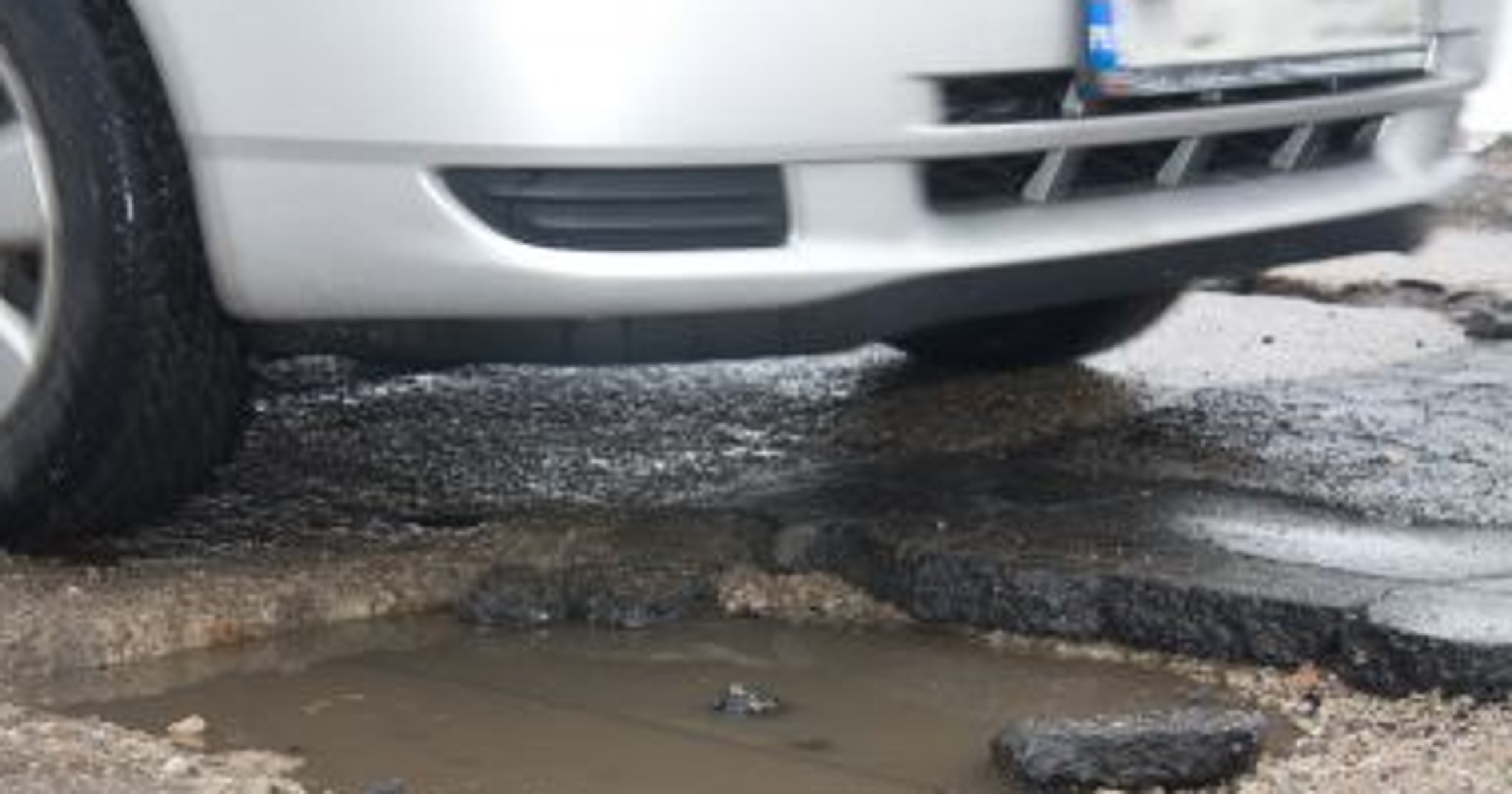 Uwaga na dziury na drodze!
