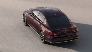 Pełna elektryfikacja jeszcze zaczeka. Volvo przedłużyło życie kolejnemu spaliniakowi