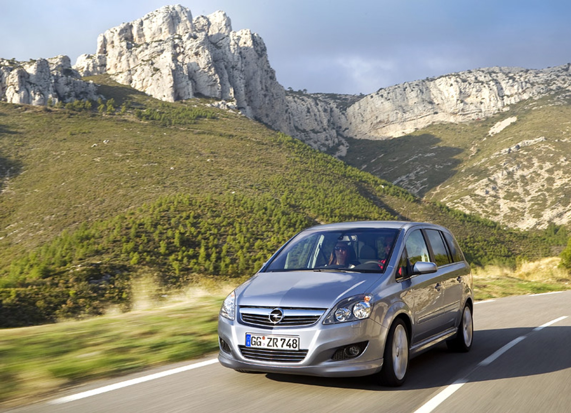 Opel: nowa Zafira w natarciu od lutego (dane techniczne plus ceny w Polsce)