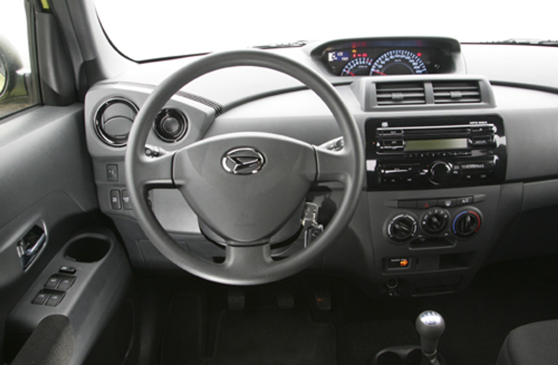 Daihatsu Materia 1.5 - Mały hip-hopowiec z Japonii