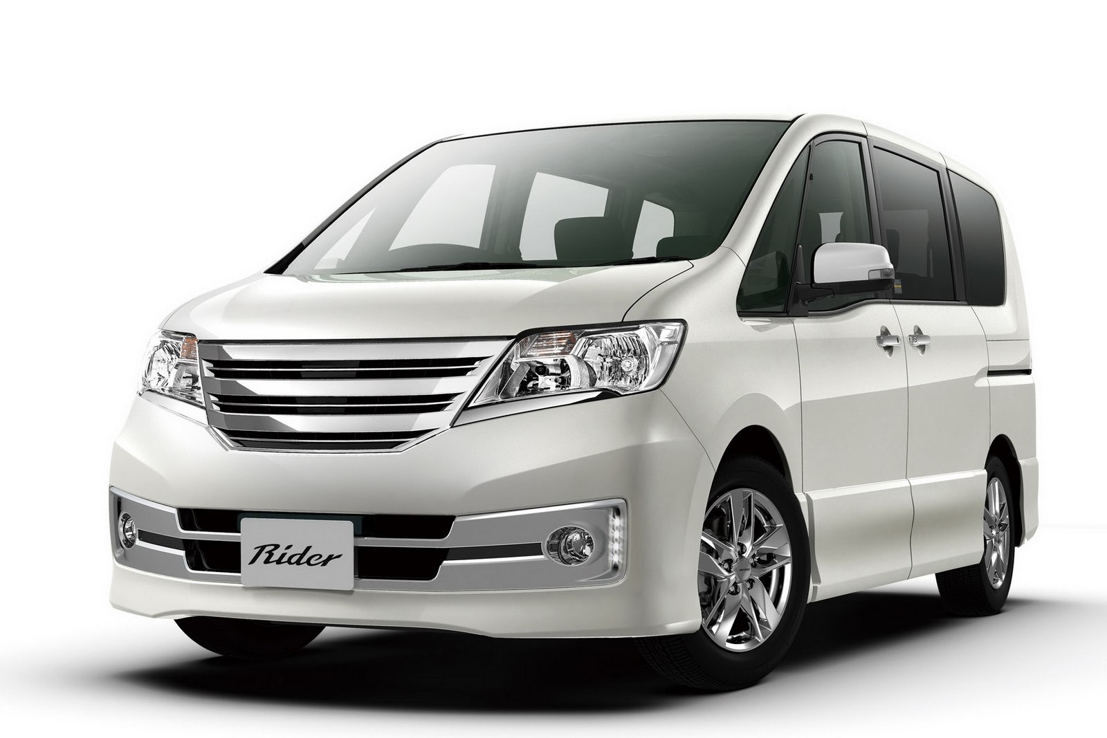 Nissan zaprezentuje 9 nowych modeli w Tokio