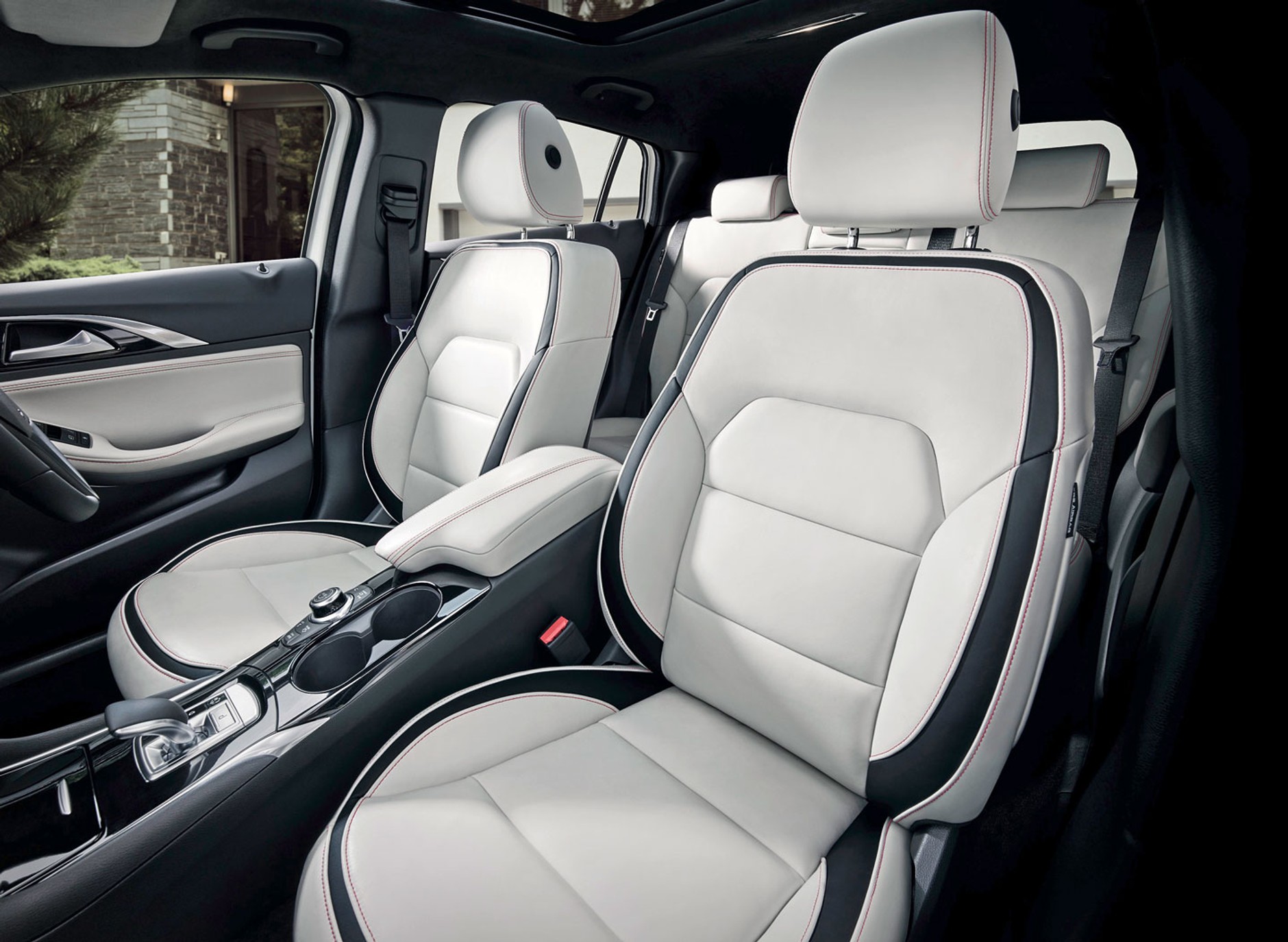 Infiniti Q30: rozpoczęto produkcję seryjną