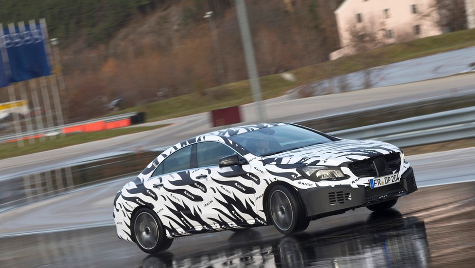 Mercedes CLA: nowy napęd 4MATIC