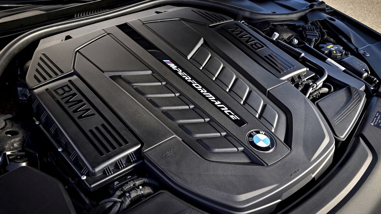 BMW M760i - ostatnie BMW z silnikiem V12
