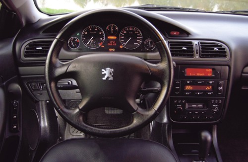 Peugeot 406 Coupe - Lew pręży muskuły