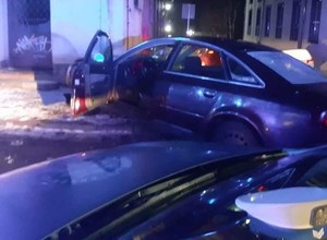 Pijany złodziej wjechał w budynek. Grozi mu grzywna i więzienie