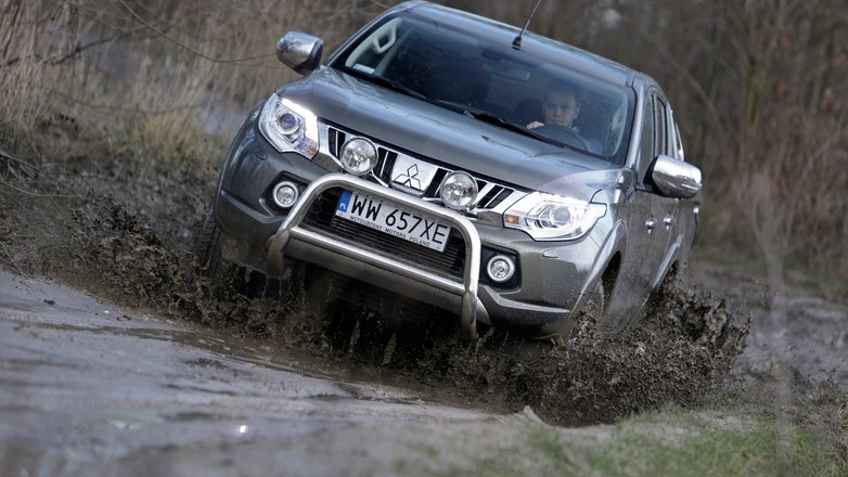 Mitsubishi L200 Doble Cab 2.4 AT