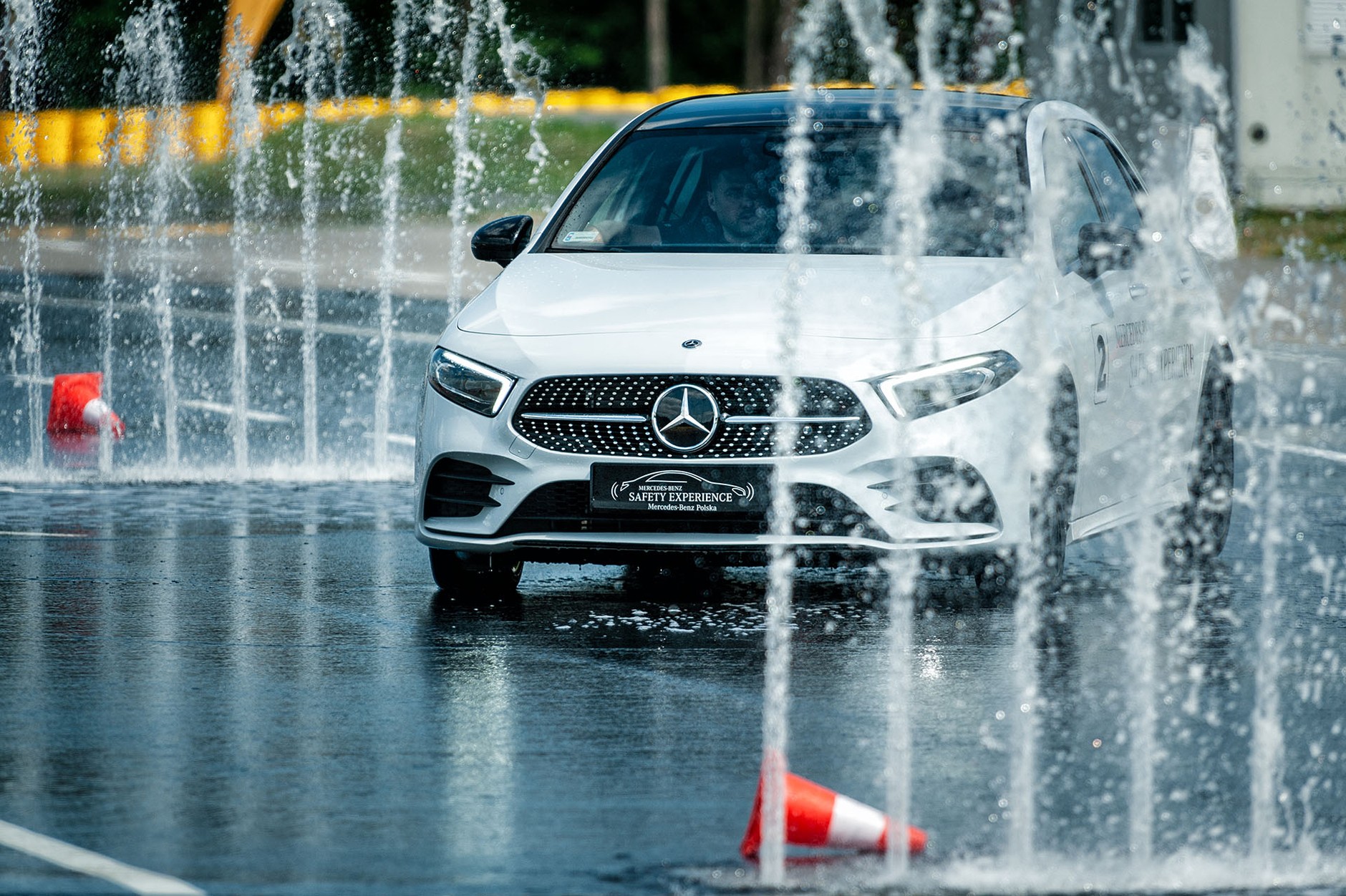 Mercedes-Benz Safety Experience - zrozumieć zachowanie samochodu