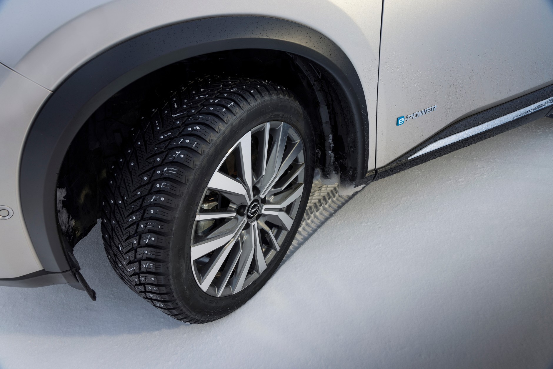 Nissany X-Trail i Ariya e-4ORCE