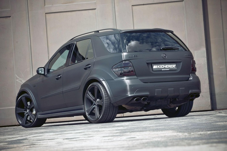 Złowieszczo matowy Mercedes ML