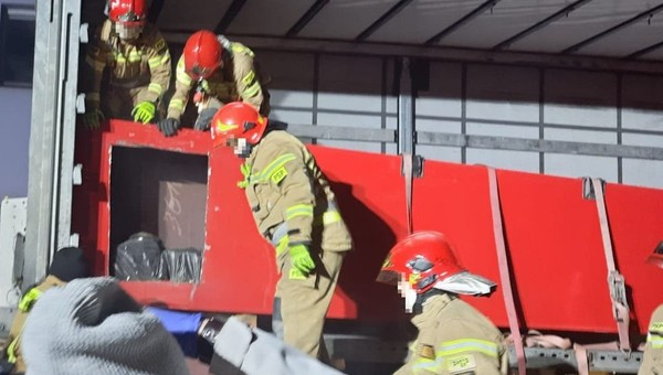 Zatrzymali tira do kontroli. Odkryli podejrzaną konstrukcję. "Szybko wyszło na jaw, co jest w środku"