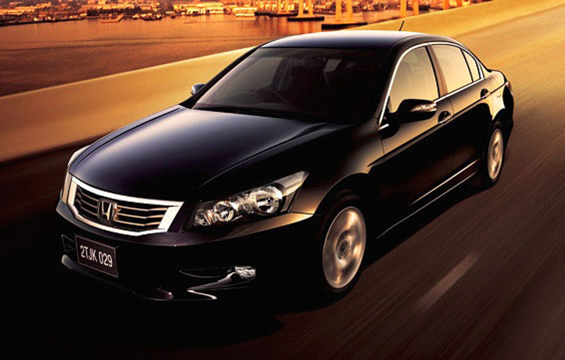 Honda Inspire: nowy sedan debiutuje na rynku japońskim