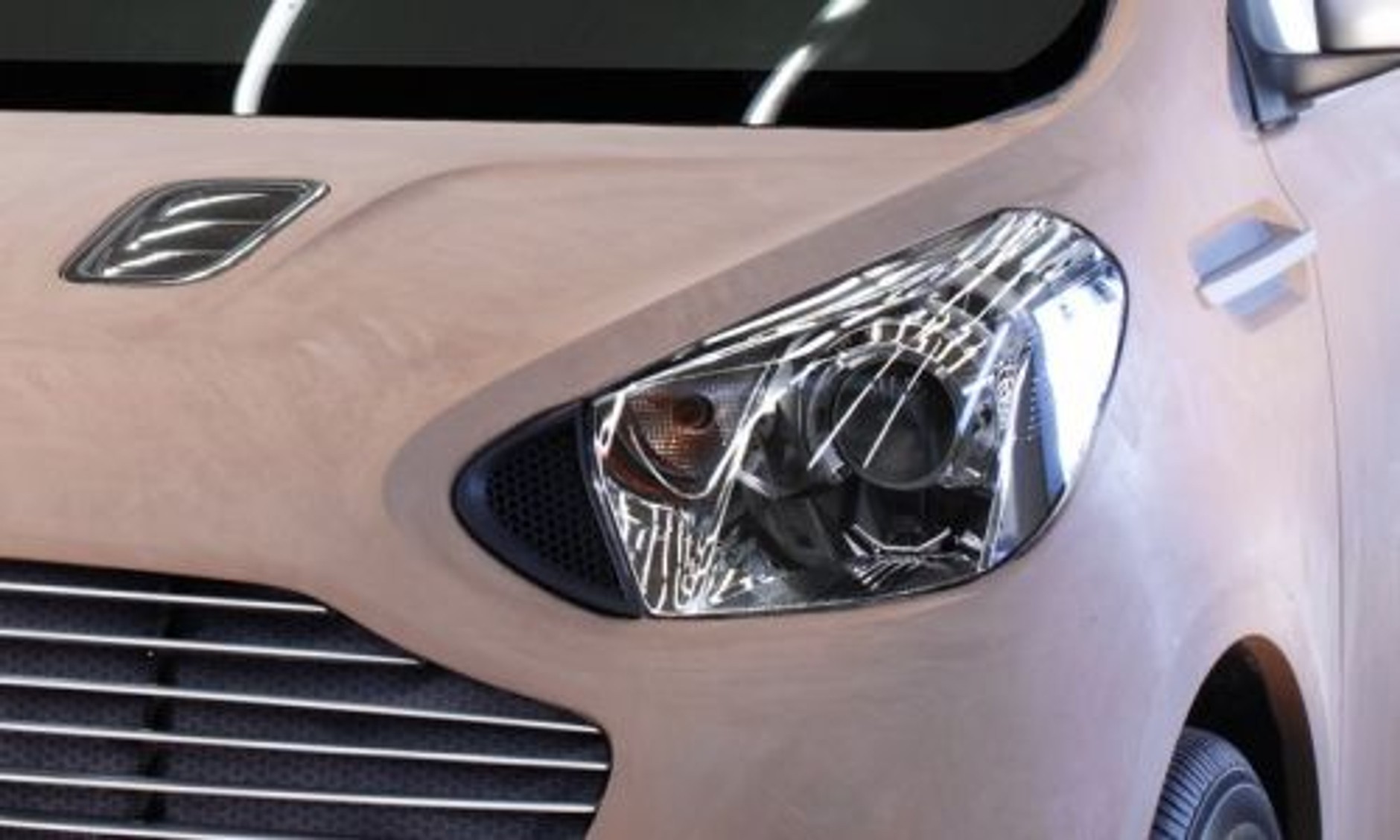 Aston Martin Cygnet - MINI dla Bonda