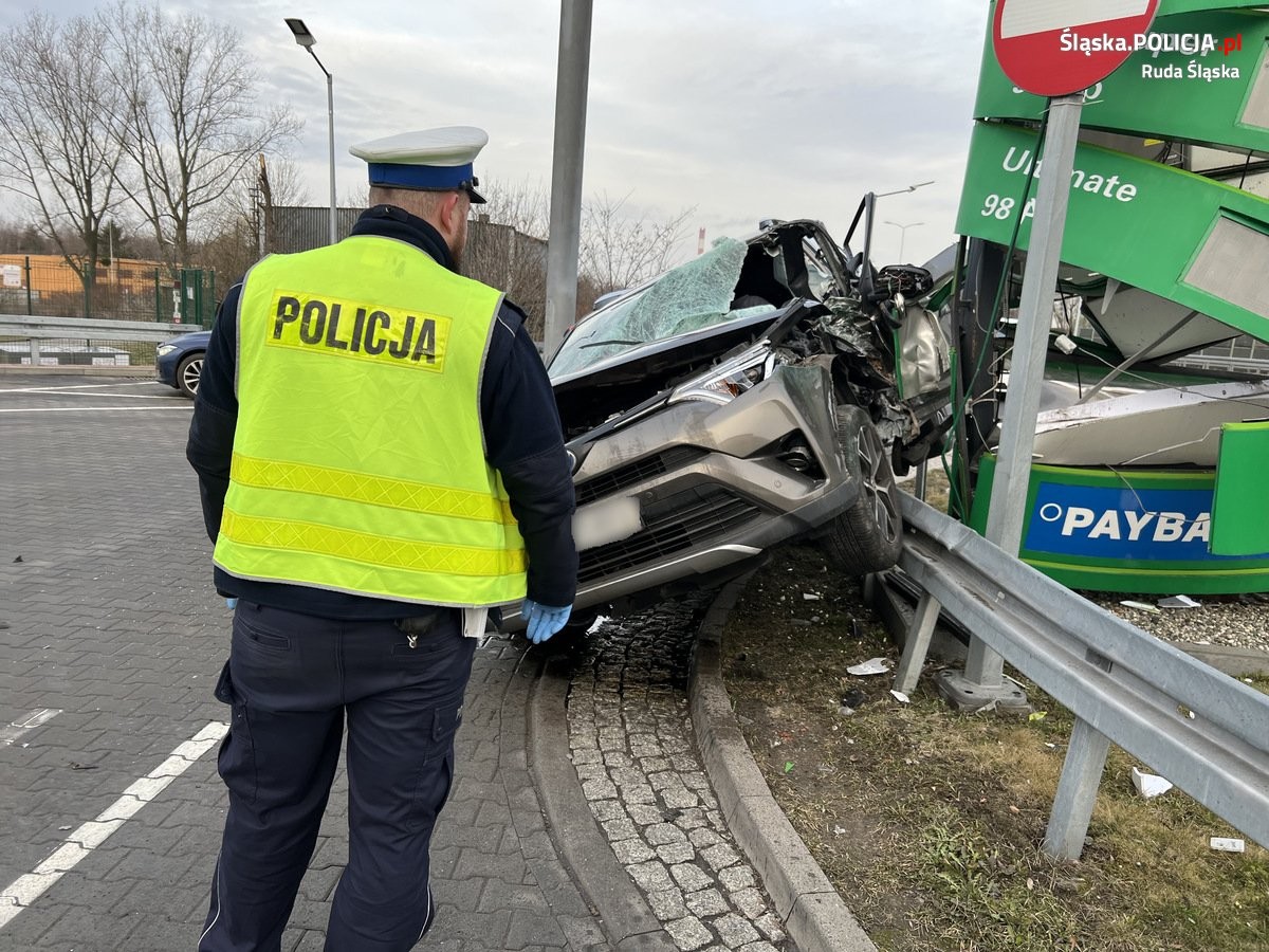 Pijany kierowca ucieczkę zakończył na stacji paliw