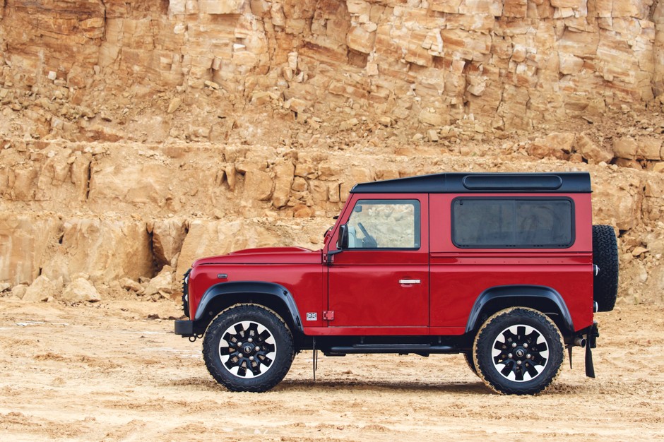 Land Rover Defender Works V8