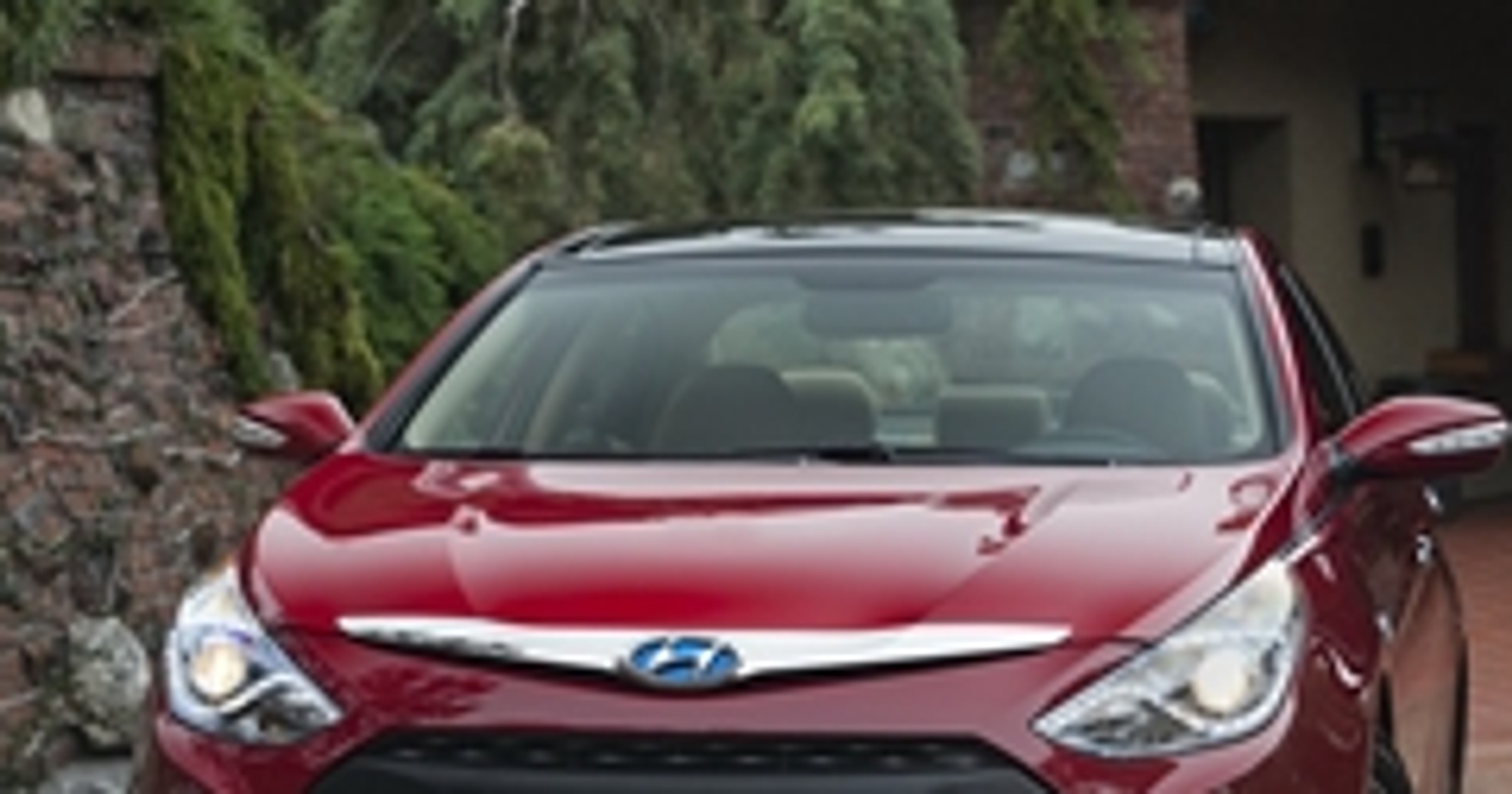 Hyundai i40 na Ciebie patrzy