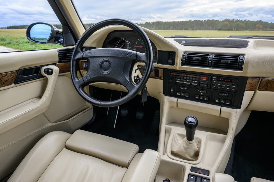 BMW M5 Touring E34
