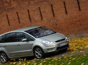 Ford S-Max: funkcjonalny, oszczędny i dobrze jeździ