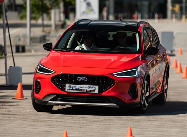 Młodzi kierowcy bezpłatnie zdobyli nowe umiejętności. W dwa dni Ford przeszkolił ponad 300 osób