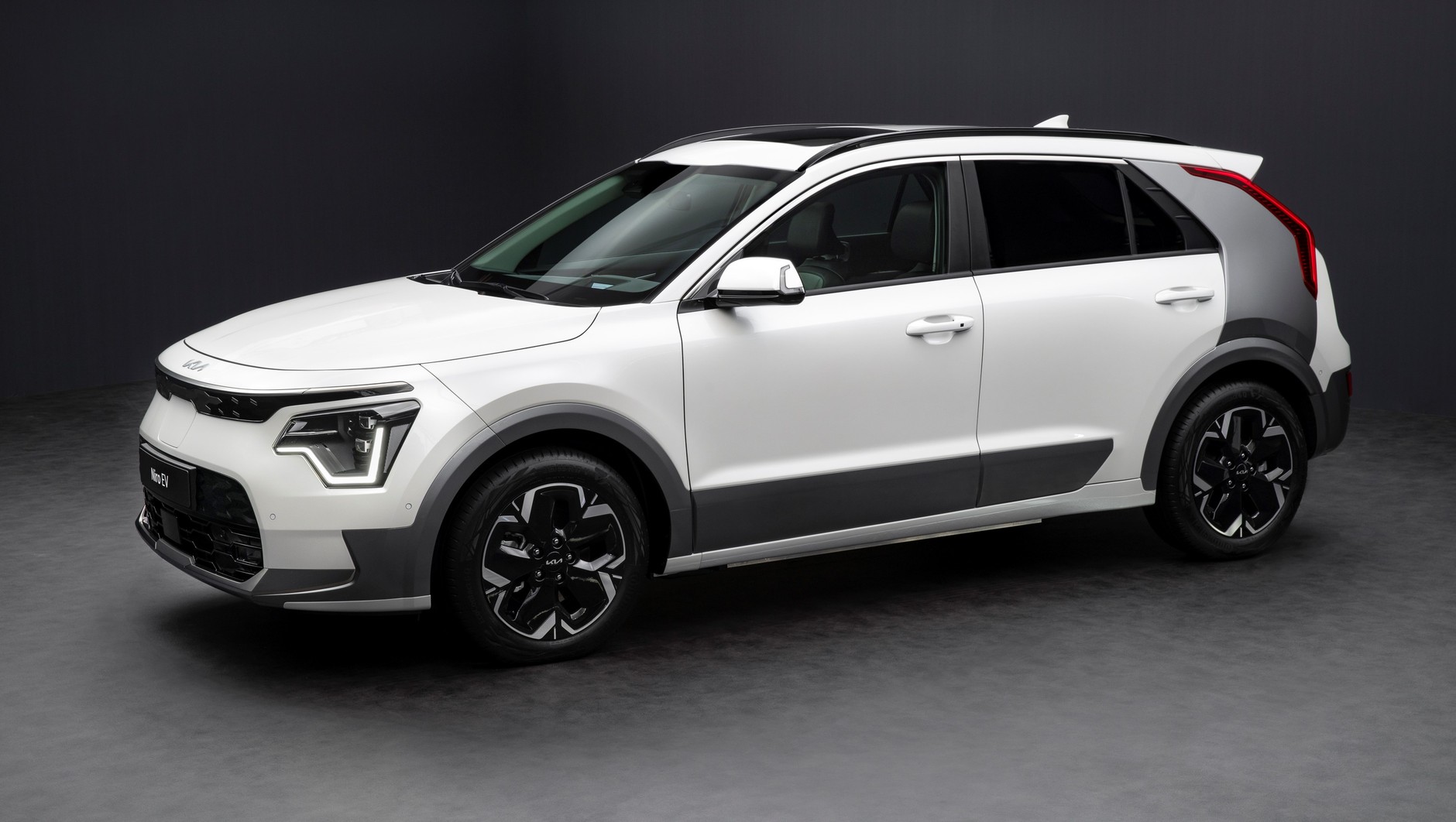 Kia Niro II jest o 6,5 cm dłuższa od poprzedniczki i o 9,5 cm krótsza od Kii Sportage.