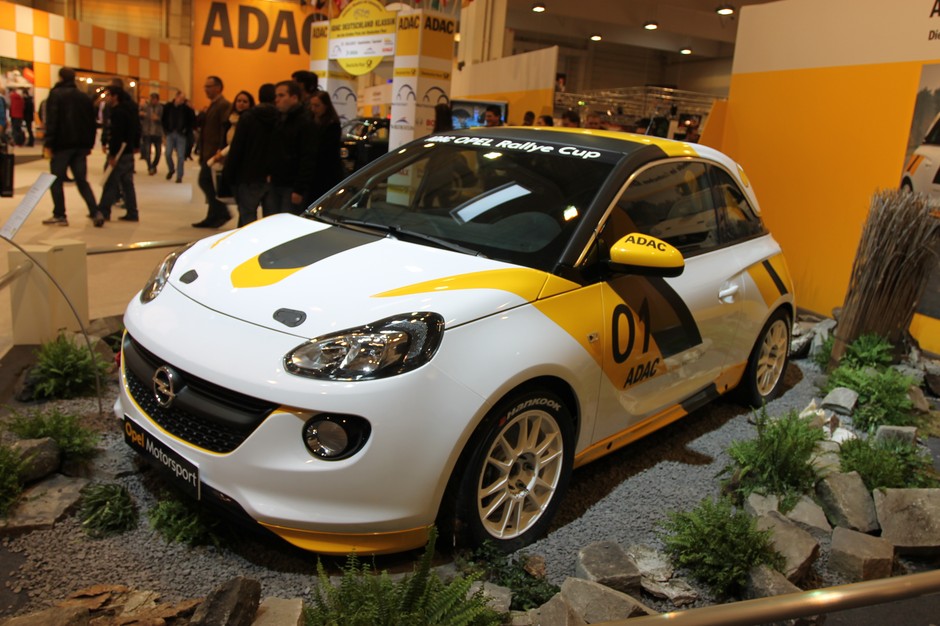 Essen Motor Show 2012 - zwariowane bolidy i szokujące dziewczyny