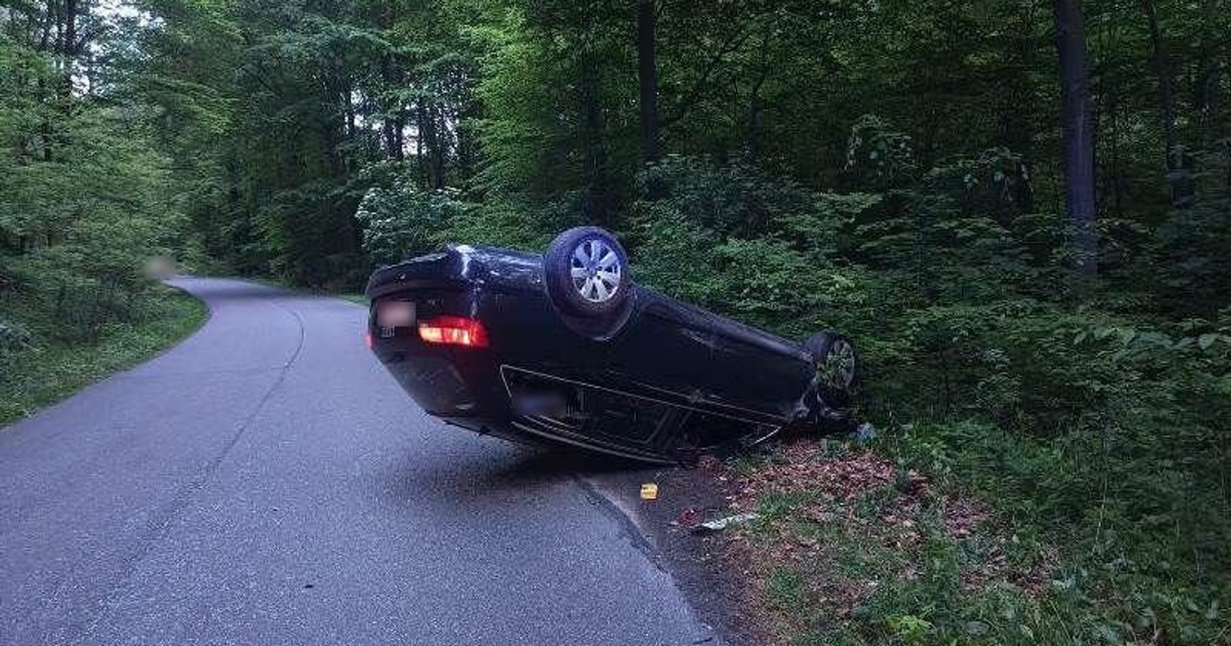 Obraz pochodzący z serwisu https://dolnoslaska.policja.gov.pl/wr1/aktualnosci/biezace-inf/120009,Dachowal-osobowym-Audi-bo-mial-we-krwi-ponad-18-promila-alkoholu-teraz-oprocz-ka.html