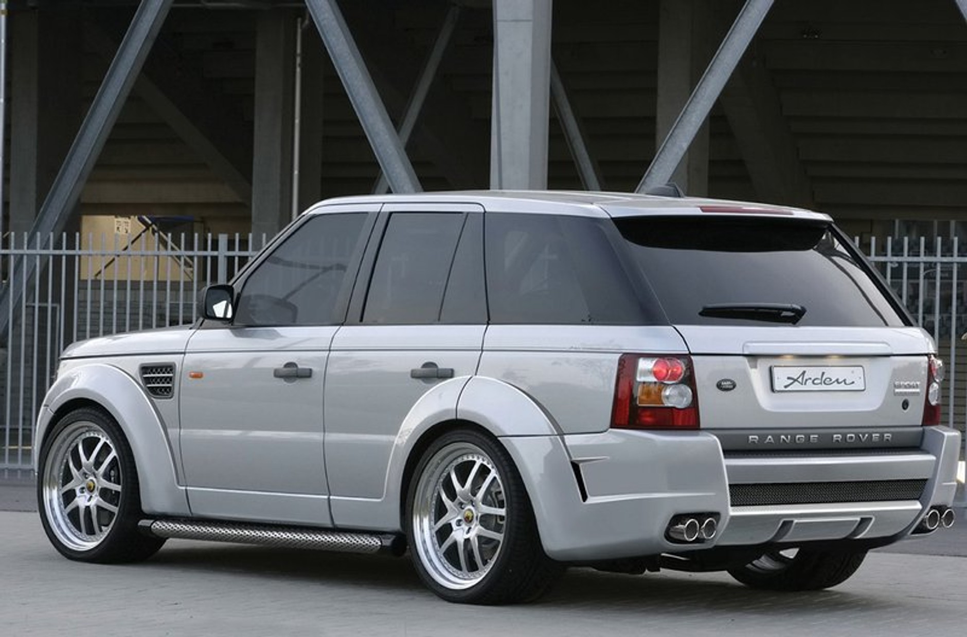 Arden Range Rover Sport AR6 – mastif drogowy