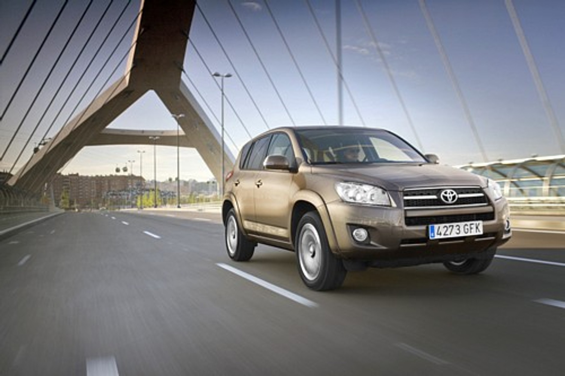 Toyota RAV4 i Land Cruiser - Taniej dla firm