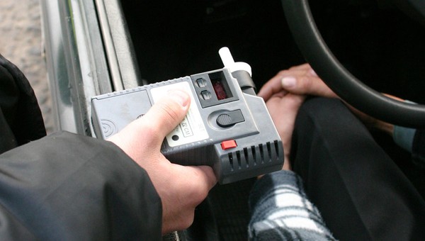 Ojciec kazał córce zadzwonić na policję - bo pijana prowadziła auto
