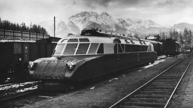 „Torpeda podhalańska" na dworcu kolejowym w Zakopanem (zdjęcie z 1936 r.)