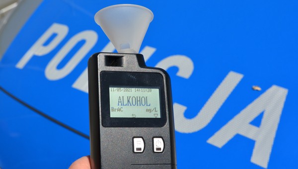 Zatrzymali go za jazdę po alkoholu, choć nic nie pił. Wydmuchał 0,09