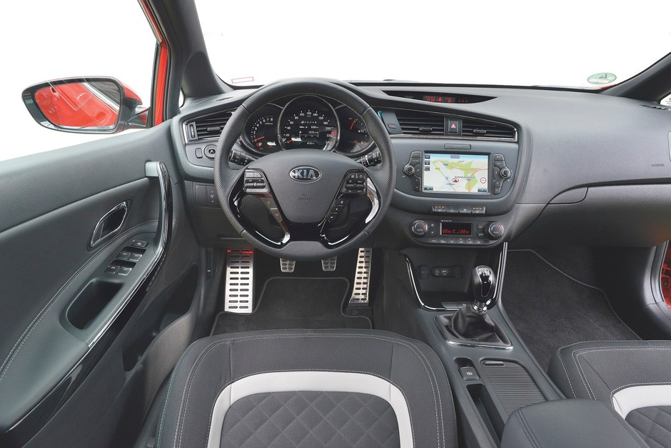 Uwodziciele rodzin - Kia cee'd SW, Opel Astra Sports Tourer, Peugeot 308 SW i Seat Leon ST