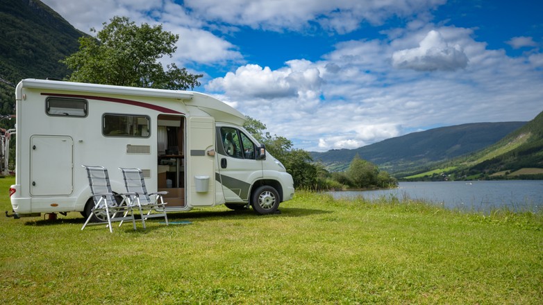 Jakie prawo jazdy jest potrzebne, aby prowadzić kampera? Podpowiadamy