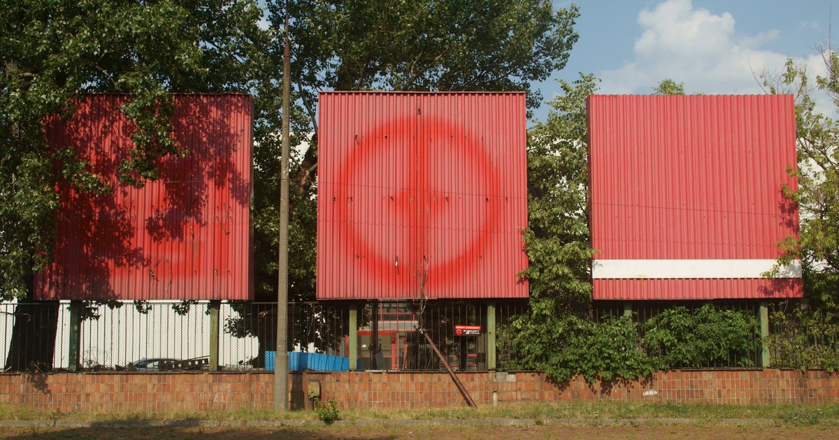 Zgliszcza Fabryki Samochodów Osobowych na Żeraniu w Warszawie