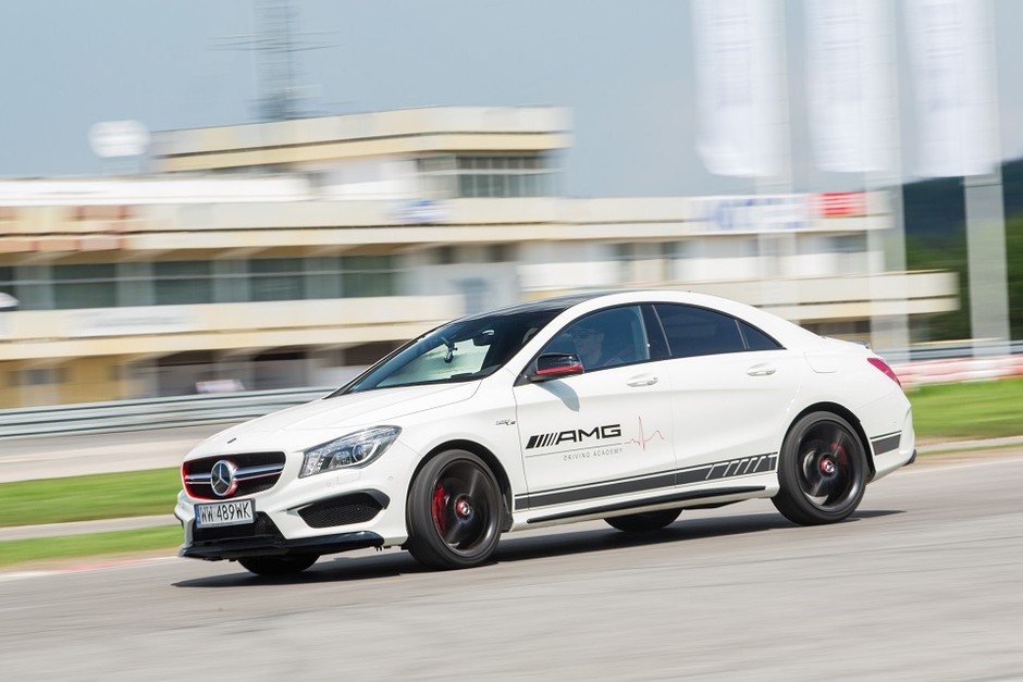 Robert Lewandowski za kierownicą najszybszych Mercedesów-AMG